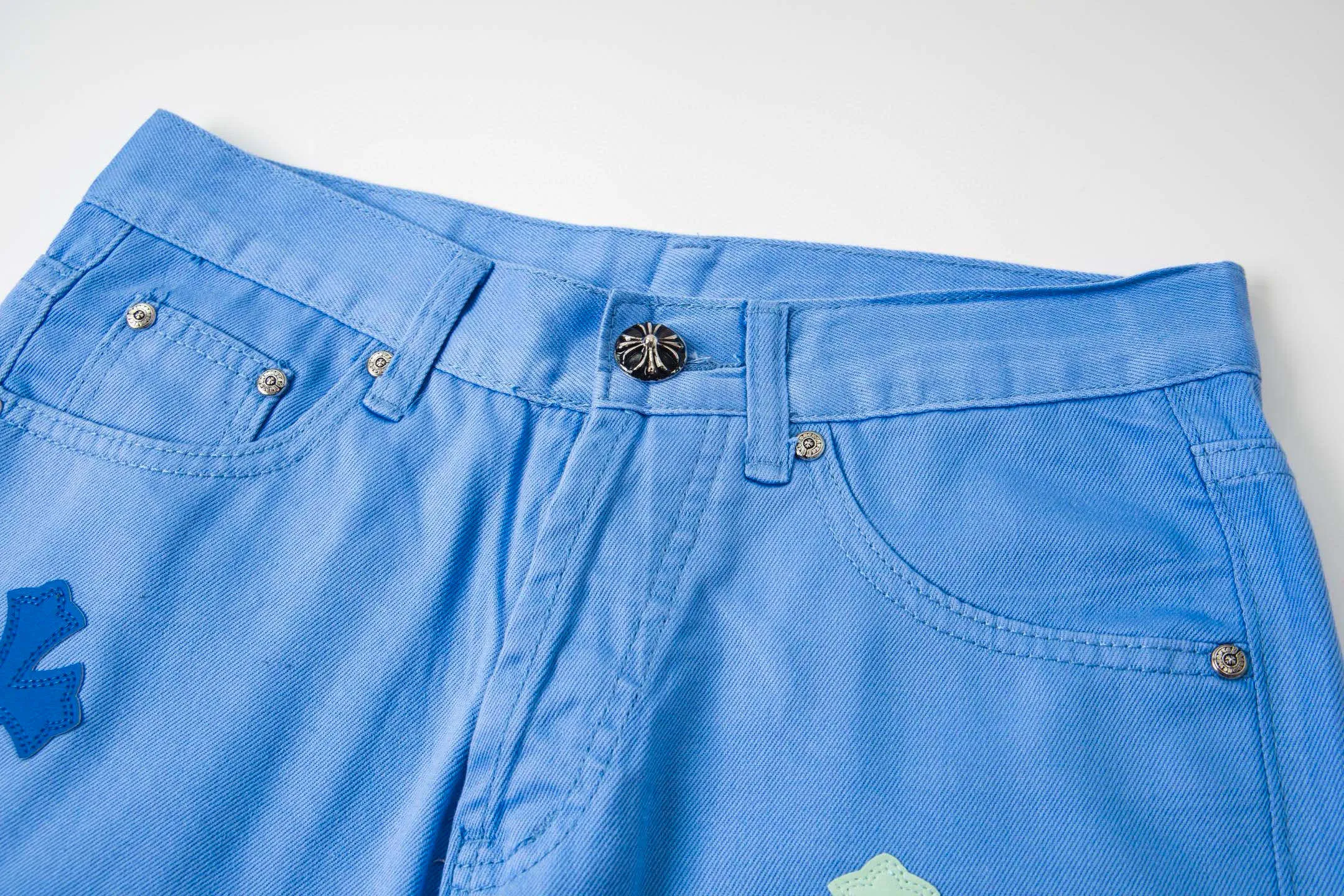 P270 💰 (Top version) CHROME HEARTS 25ss dopamine light blue cross-over leather washed jeans - Full of exploring the ultimate in fashion, Chrome Hearts' new Chrome Hearts pants not only present a unique style, the fresh ice blue color looks particularly youthful and energetic. The mid-high waist design is paired with a lazy and casual style, which not only shows long legs but also maintains a casual feel. It is a must-have fashion choice for trendy men and trendy women. Color: Dopamine light blue Size: 28-30-32-34 (corresponds to S-M-L-XL)
